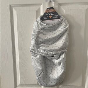 💜Blankets & Beyond Swaddle Bag
